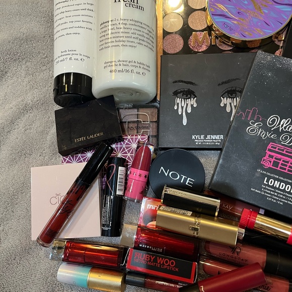 KYLIE,TARTE, MAC, DOLL 10 & MORE MAKE UP BUNDLE - Picture 7 of 7